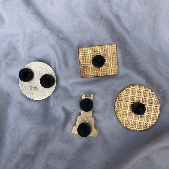 Yarn Lovers Pins - Picture 2 of 2